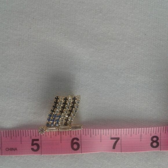 Vintage American Flag Red White And Blue Patriotic sparkly Pin - Picture 3 of 5